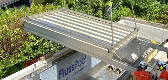 Transport FlussPool 3 Personen Kran Fruehling